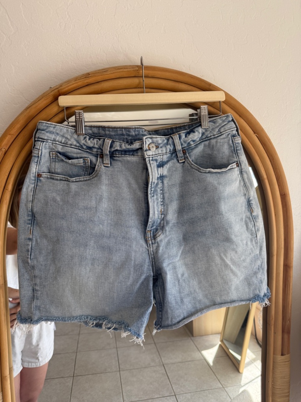 Old Navy Light Wash Denim High-Rise Jean Shorts Straight Style